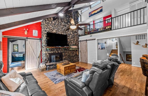 Flagstaff House | Big R Lodge Hot Tub Arcades Large Deck Retreat Near Flagstaff Attractions