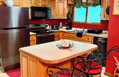 Delphia House | Big Tree Lodge- Near Leatherwood Off Road Park!