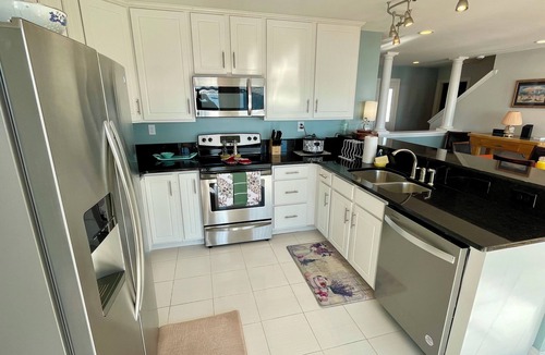 Willoughby Spit House | Big Waterfront House on the Bay! Amazing Views, Swim Deck, Walk to Beach!