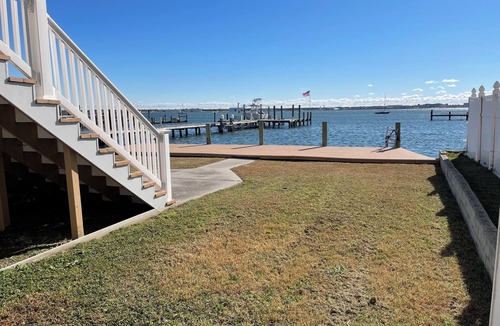 Willoughby Spit House | Big Waterfront House on the Bay! Amazing Views, Swim Deck, Walk to Beach!