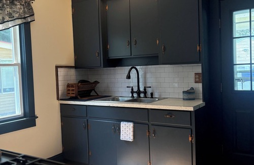 Ballston Spa House | Blackbird Retreat - 4-bedrooms sleeps 6 full house
