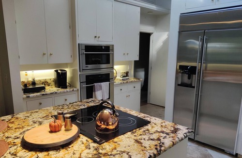 Eugene House | Blocks from the University of Oregon with gorgeous views of the City of Eugene
