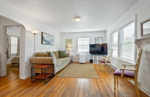 Market District House | Blue Bungalow - Close to Downtown & Autzen home