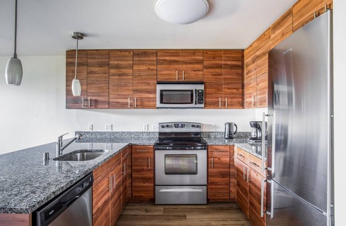 Brighton Apartment | Blueground | Brighton, balcony, nr Othello Park