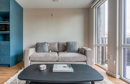 Columbia Heights Apartment | Blueground | Columbia Heights, rooftop pool, nr Meridian Hill Park