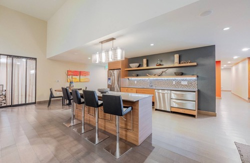 Downtown Apartment | Blueground | Downtown, jacuzzi, nr Lake Sammamish