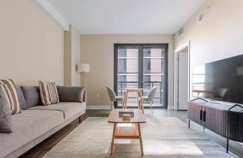 Mount Vernon Square Apartment | Blueground | Mt Vernon Sq, pool & gym, nr museums