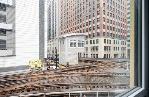 Downtown Chicago Apartment | Blueground | The Loop, elevator, nr Willis Tower