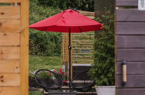 Chatham House | BLUSH: Boutique TINY home*private spa*walk to town