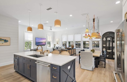 Lakeside at Blue Mountain Beach House | Book Now for Fall Stays! Le Tiki - Screened in Porch! Community Pool! Game Room!