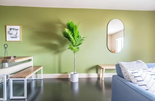 Riverside Apartment | Boulevard Stays Relaxed 1BR King Suite Near Downtown Pool & Gym Access