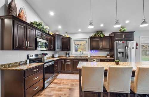 Nekoosa House | Brand New 2021 4 BR + den Lake House minutes to world class golf.