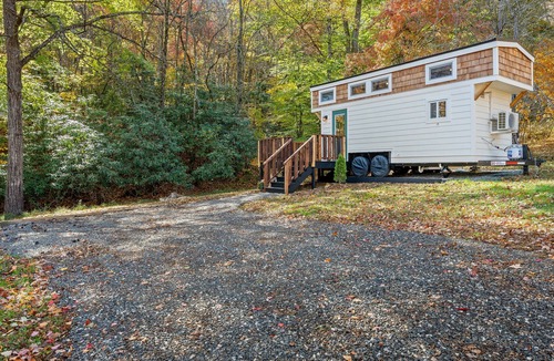 Franklin Cottage | Brand new custom tiny house on creek - 2 bedrooms