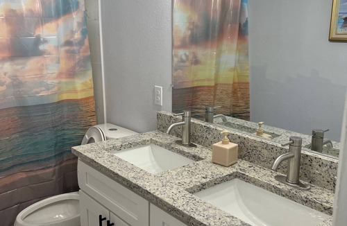 South Daytona House | Brand new inside corner house with a large screened patio and mins to beach