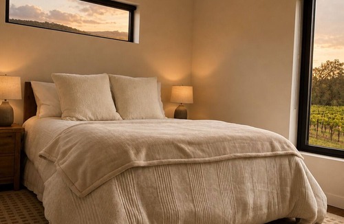 Yamhill House | Breathtaking 2-bedroom hilltop vineyard estate in charming Yamhill, Oregon