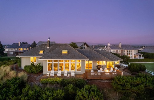 Gearhart House | Breathtaking Panoramic Ocean and Views on Gearhart Golf Links, Huge Deck, Game Room, Fire Table