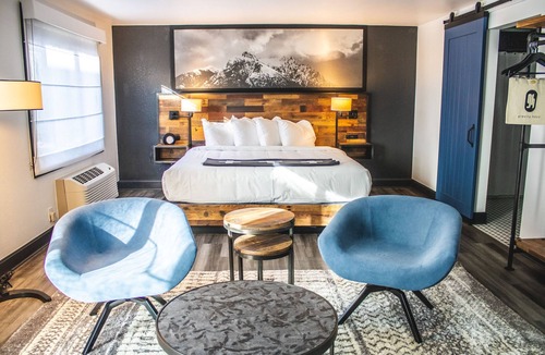Historic District Hotel | Breckenridge Hotel Room | Cozy King Bed