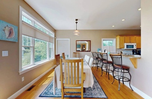 Biddeford Pool House | Bright and beautiful bayfront getaway with water access, WiFi, & washer/dryer