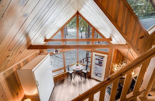 Trout Lake Cabin | Bright and Open Cabin with Huge Windows near Hood River, Washington