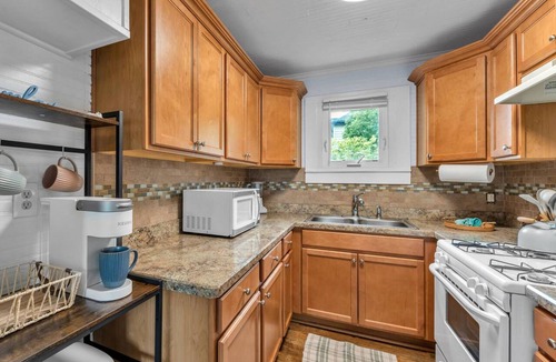 Lakeland Condo | Bright Lakeland Getaway | Walk to Lakes & Florida Southern | Pet-Friendly | Patio