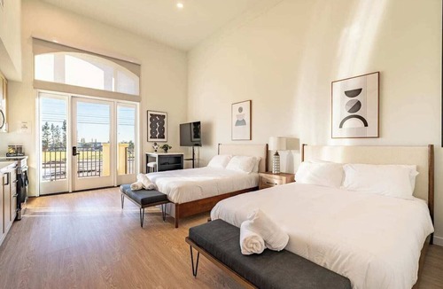 San Bernardino County Apartment | Bright & Modern Studio｜2 Queens + Pool & Spa Access