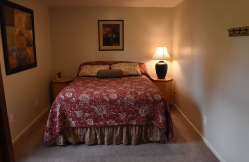 Elmira House | Bright spacious garden cottage 10 mi. west of Eugene. Fully remodeled sleeps 1-6