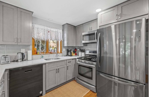 Mashpee House | Bright & Spacious Poolside Cape Getaway