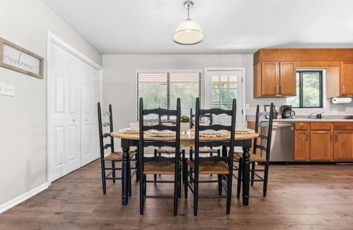 Perry House | Bright & Spacious w/Fast Wi-Fi