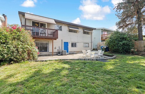 Brighton Apartment | Brighton Basement Suite Near Park & Light Rail