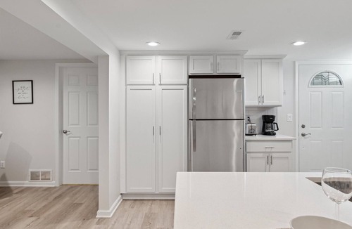 Brighton House | Brighton's Hidden Gem - Chic & Spacious Luxury Suite - 5 mins to downtown!