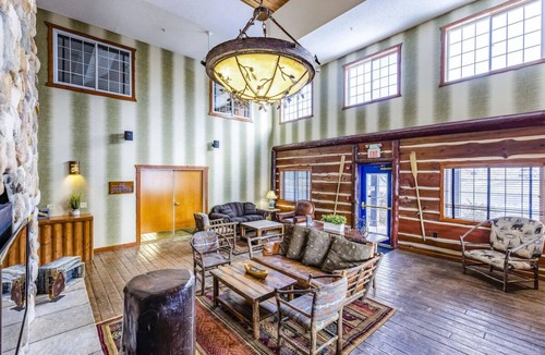 Peoria Hotel | Bringing the Crew? Expanded King Bunk Bed in Stoney Creek Peoria | 2 Units