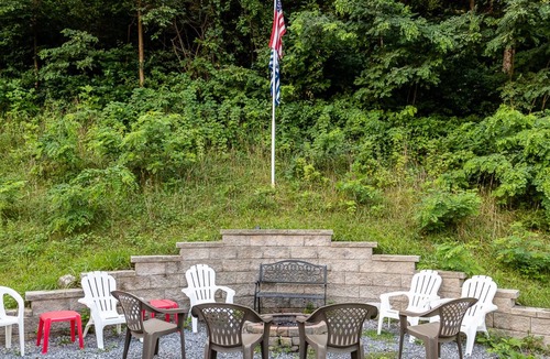 Luray Cabin | Buck's Peak: Spacious, Quiet Log Cabin with a unique view of the Shenandoahs