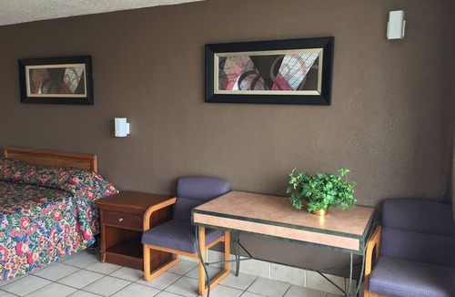 Georgian Acres Hotel | Budget Inn