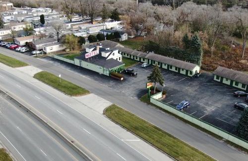 Lake Bluff Hotel | By The Way Motel Lake Bluff