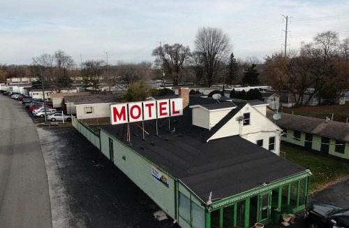 Lake Bluff Hotel | By The Way Motel Lake Bluff
