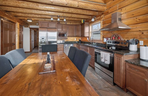 Black Wolf Cabin | Cabin Oasis on Lake Winnebago "Minutes from EAA"