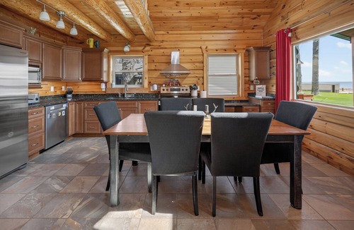 Black Wolf Cabin | Cabin Oasis on Lake Winnebago "Minutes from EAA"