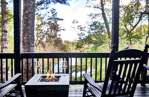 Fleetwood Cabin | Cabin Retreat With Mountain and Water Views! Foosball, Fire Pit, AC