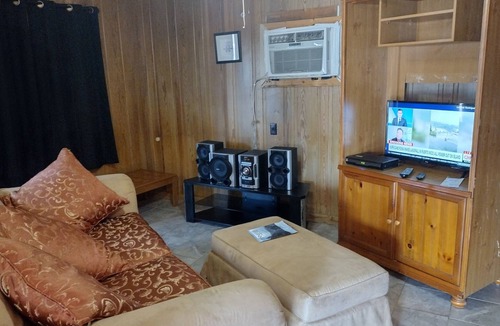 Samburg House | Cabin Style One Bedroom Apartment Reelfoot Lake