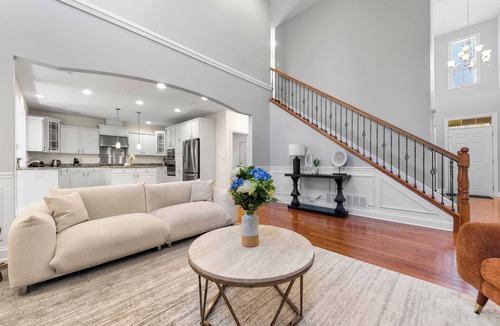 Libertyville House | Calm 4BR Haven｜Dedicated Workspace,Patio & Pet-Friendly Stay｜Work At Home #41814