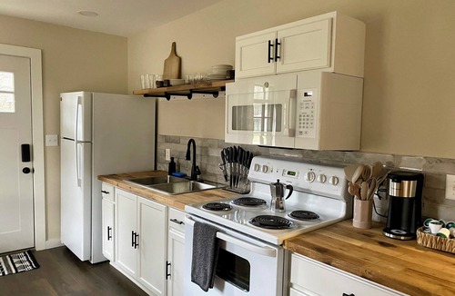 Cambridge Springs Cottage | Cambridge Springs Cottage Retreat by French Creek