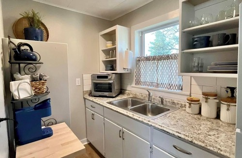 Grove Cottage | Cape Cod Style on Grand Lake - Romantic Honeymoon Cottage w/Hot tub #11