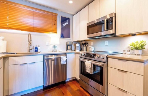 Eastport Condo | Captains Quarters | Waterfront & Pool