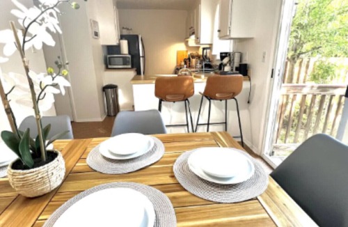 North Potomac House | Captains Walk · Potomac House| 5 min from Hospital + AstraZeneca