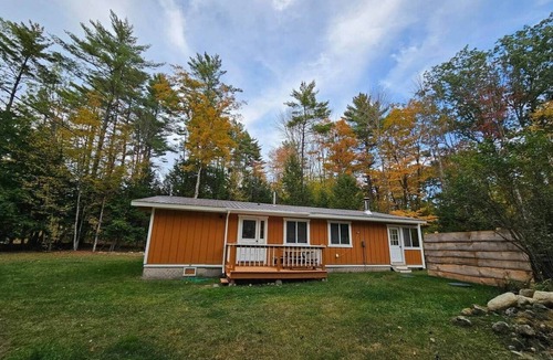Woodsville House | Caribou Cabin – Fireside & Hot Tub Retreat