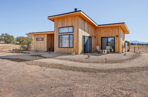 Valle Cabin | Casita Queen bed, private bath and kitchenette