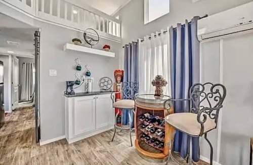 Dennis Cabin | Cast N' Cork Casita - 1 Bedroom Charming Lakefront Cabin