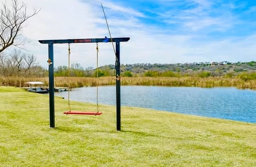 Dennis Cabin | Cast N' Cork Casita - 1 Bedroom Charming Lakefront Cabin