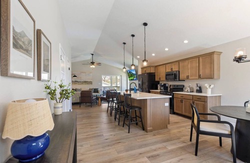 Cedar Falls House | Cedar Falls 4BR Near UNI | Hot Tub, Fire Pit & Fenced Yard
