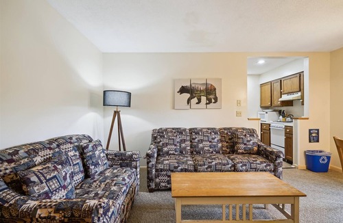 West Bridgewater Apartment | Cedarbrook Deluxe 1 bedroom Queen Suite with outdoor heated pool 102